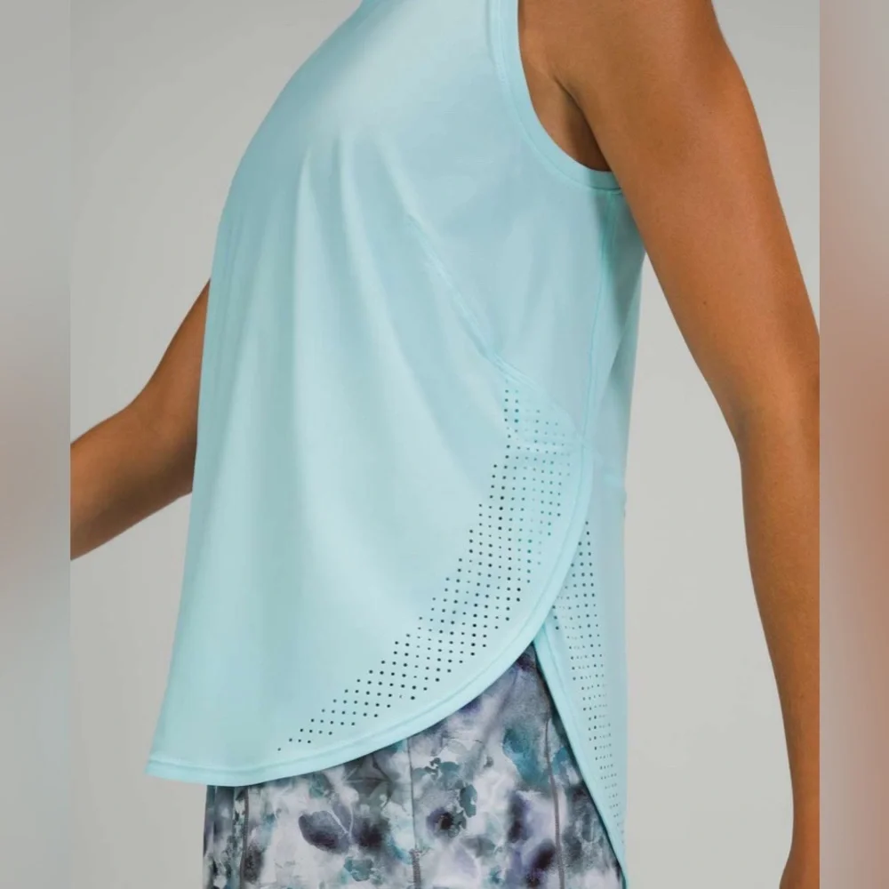 Lululemon High Neck Split Hem Run Tank in Icing Blue Sz 2! - Picture 2 of 9